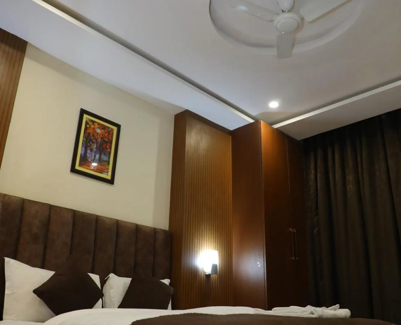 Jmk Regency Otel Varanasi