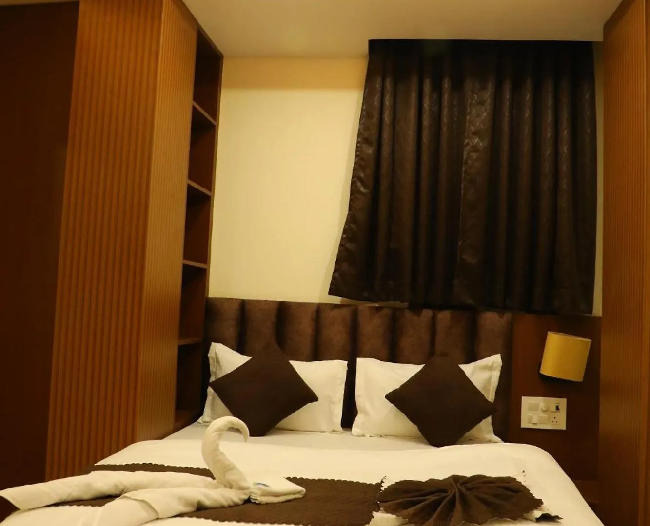 Jmk Regency Otel Varanasi