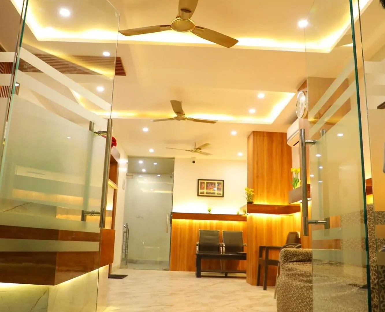 Jmk Regency Otel Varanasi